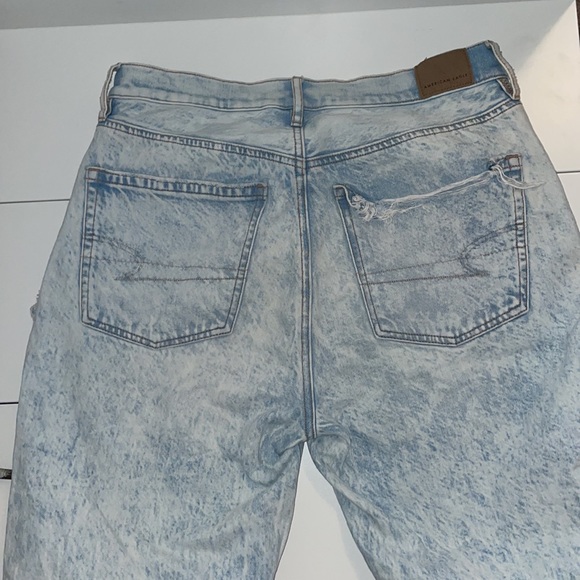 Light Wash Patched Ripped American Eagle 90’s Boyfriend Jeans - Picture 5 of 7